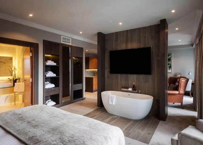 Doubletree By Hilton Belfast City Ten Square