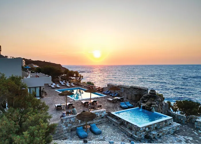 Cavos Bay Hotel & Studios