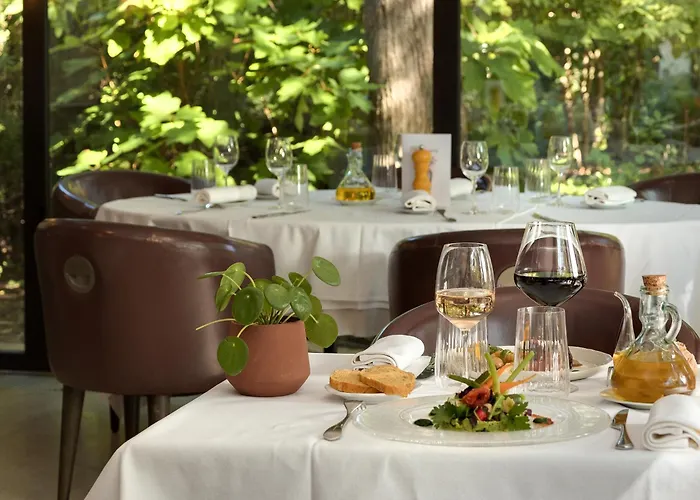 Cazaudehore Hotel Restaurant Gastronomique Terrasse Et Jardins
