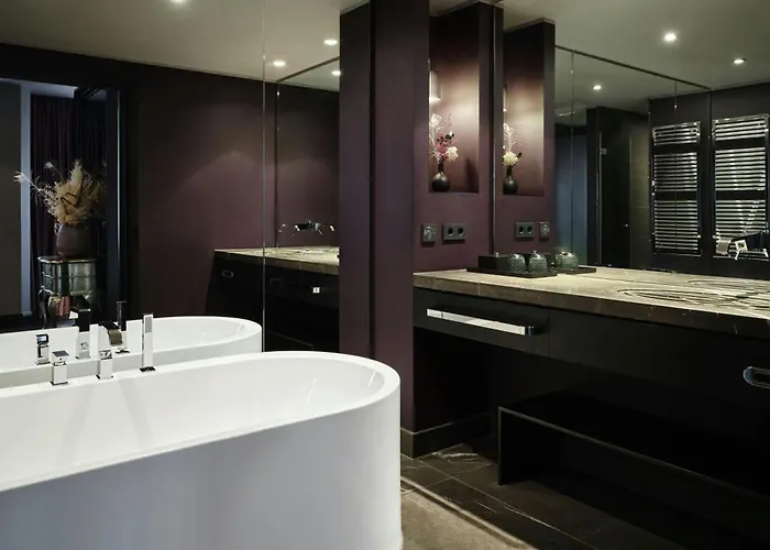 Roomers Frankfurt Central, Autograph Collection