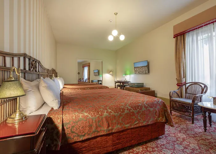 Hadley'S Orient Hotel