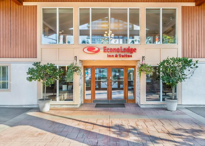 Econo Lodge Inn & Suites