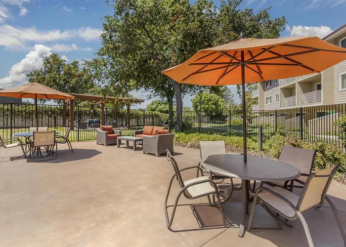 Best Western Plus Garden Court Inn