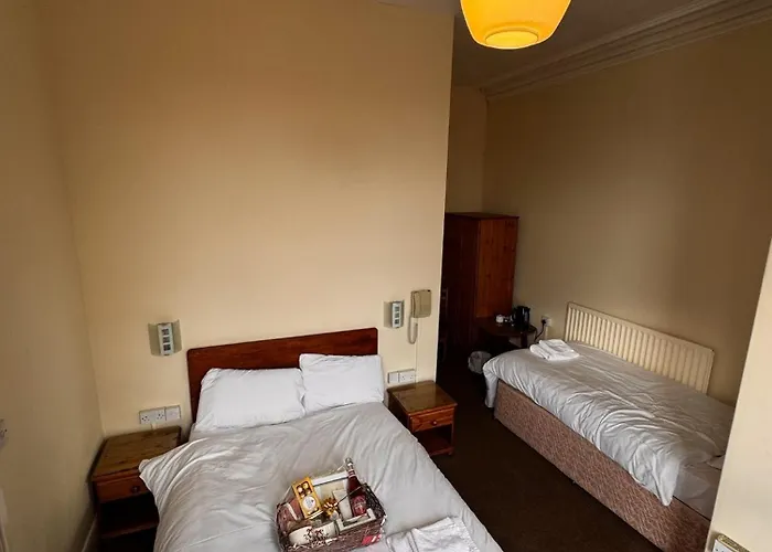 Pinegrove Hotel