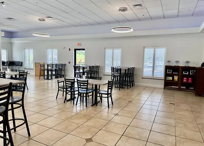 Days Inn & Suites By Wyndham Lakeland