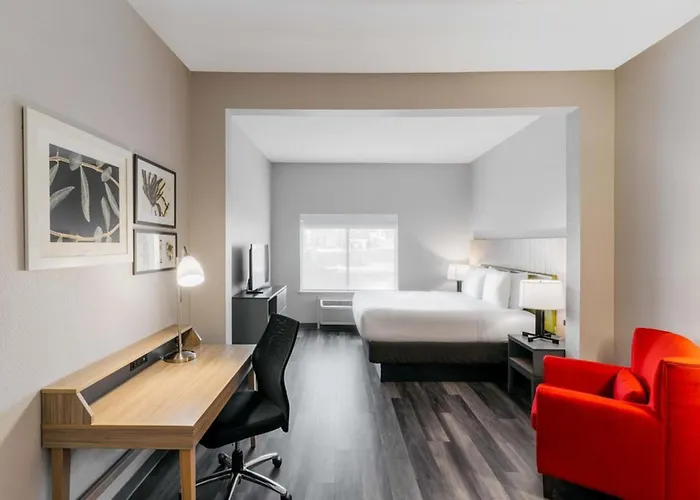 Townhome Inn & Suites