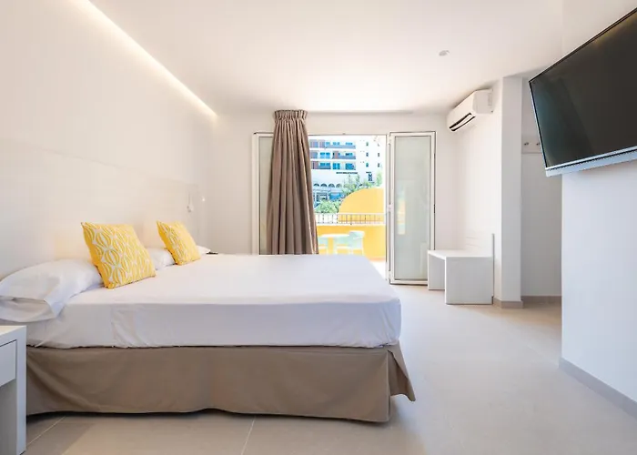 Flor Los Almendros Hotel