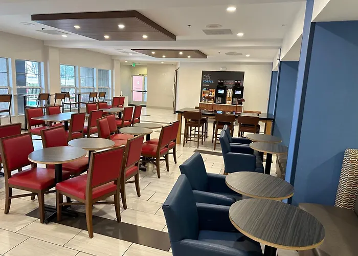 Holiday Inn Express & Suites Tracy By Ihg