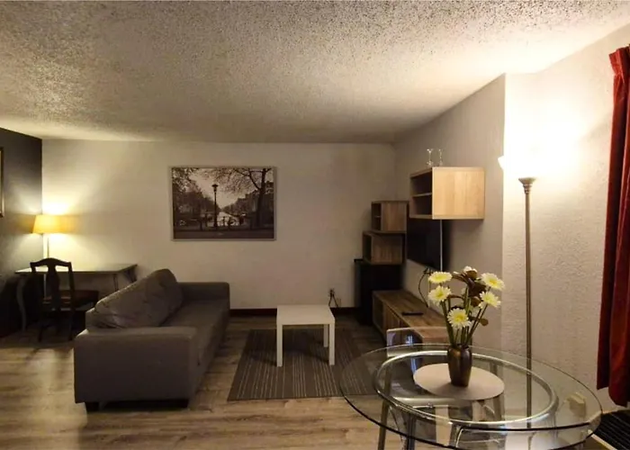 Suite Dreams Hotel