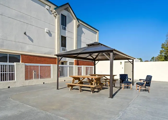 Days Inn & Suites By Wyndham Ridgeland