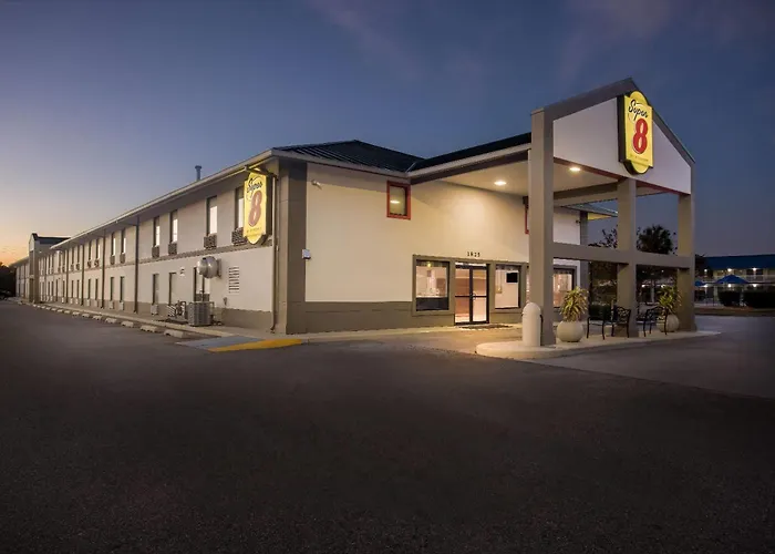 Super 8 By Wyndham Valdosta Ga I-75