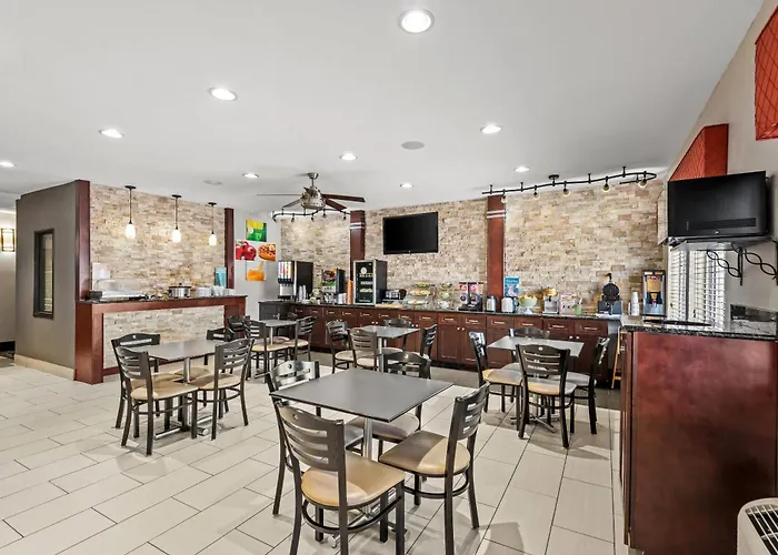 Quality Inn & Suites Des Moines Airport