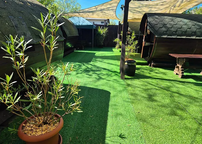 Mini Hotel Übernachten Im Gurkenfass