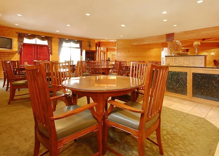 Norfolk Lodge & Suites, An Ascend Collection Hotel
