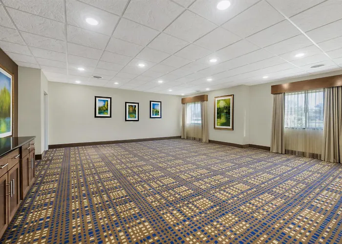 Best Western North Bryant Inn