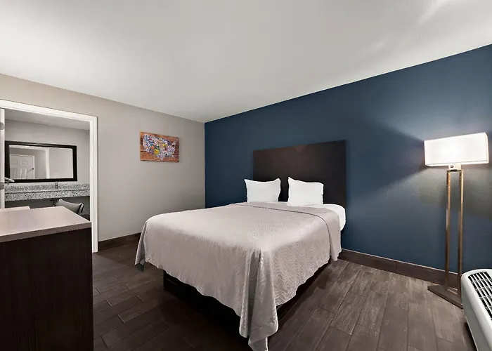 Econo Lodge Inn & Suites Laredo - Nuevo Laredo