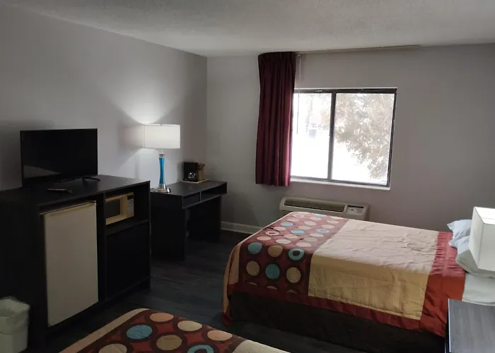 Super 8 By Wyndham Morris