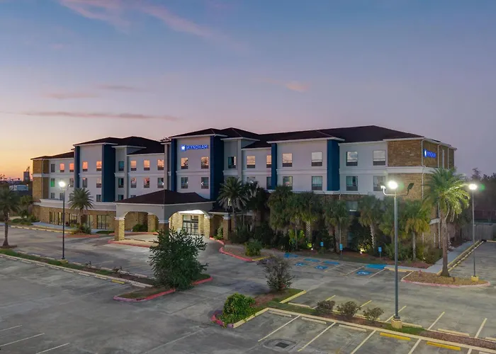 Wyndham Lake Charles Near Casinos