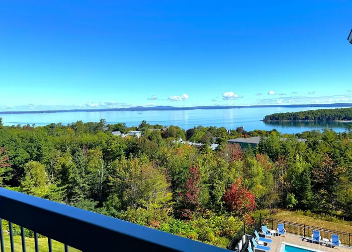 Atlantic Eyrie Lodge