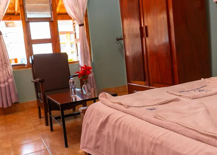 Miryams Village Inn Safari Lodge