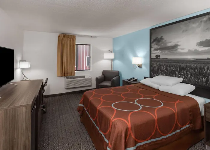 Super 8 By Wyndham Rock Port Mo