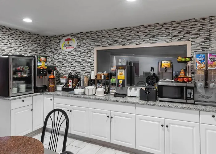 Super 8 By Wyndham Rock Port Mo