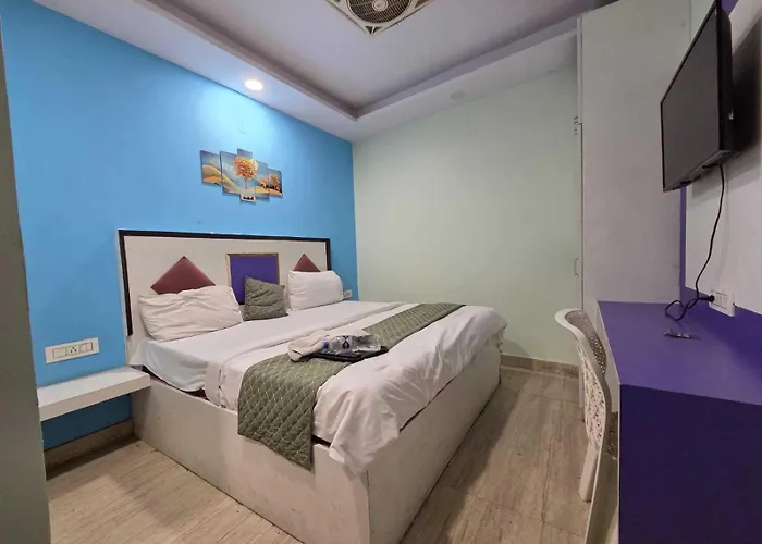 Hotel O Nangloi Railway Station Formerly Chahal Guest House