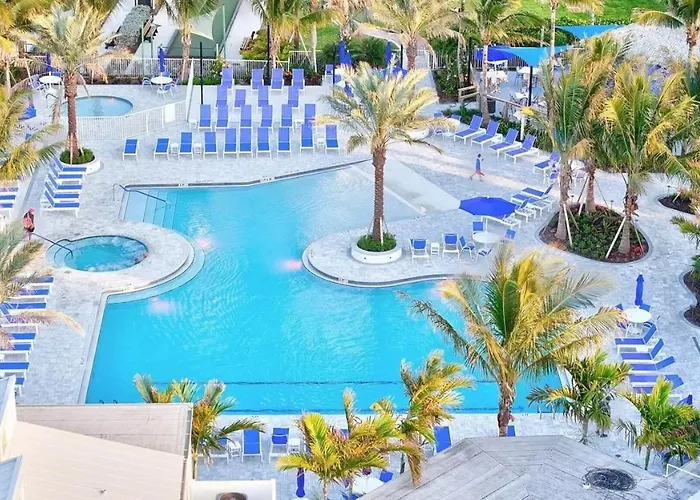 Chic Ocean Getaway - Walk To Beach, Pool & Hot Tub