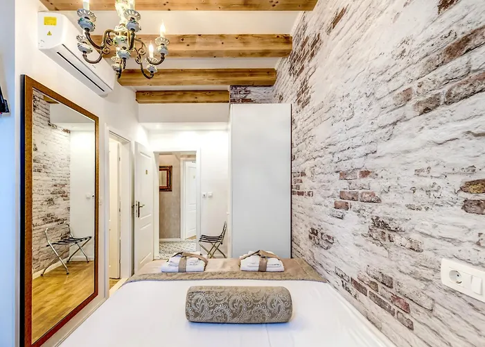 Le Monde - Vintage Accommodation