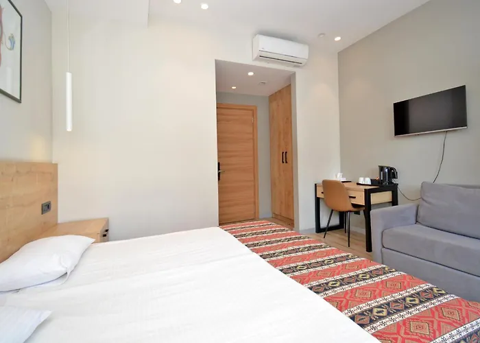 Andor Hotel