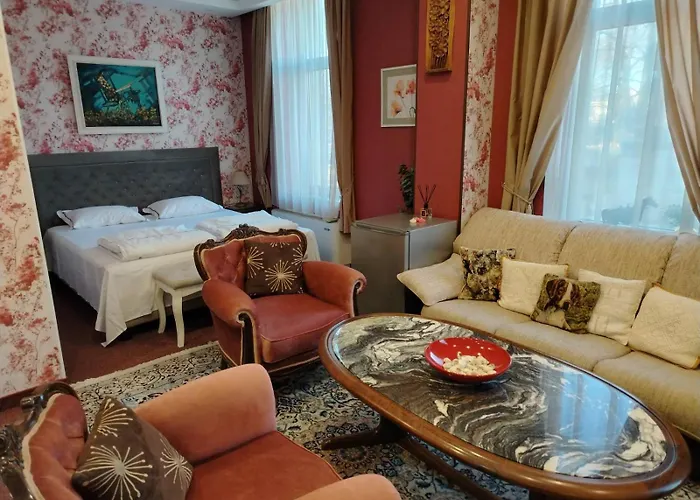 Семеен Хотел Старият Град