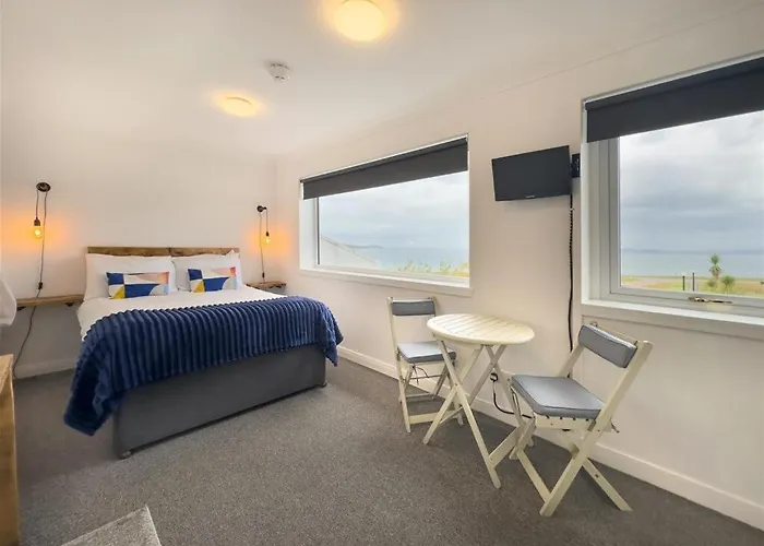 Ocean View Bar & Rooms
