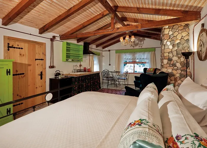 Dachas Cove Hotel
