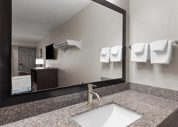 Super 8 By Wyndham Charleston Wv