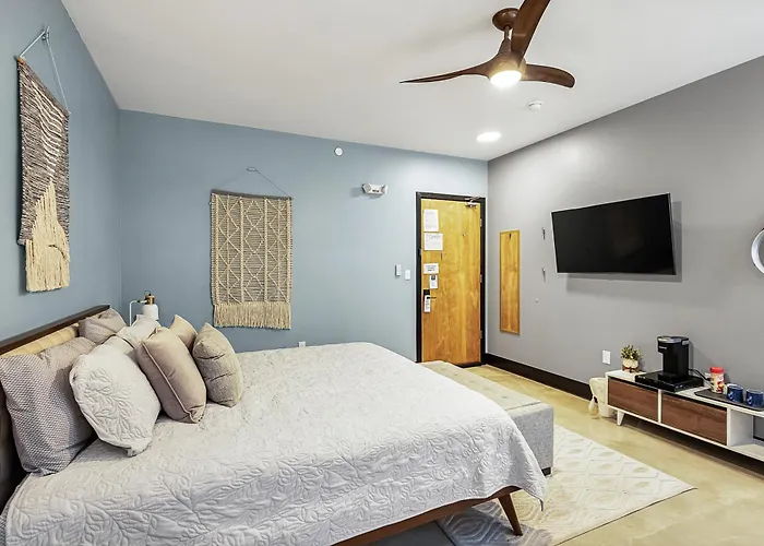Relaxing King Suite With Jacuzzi And Pool