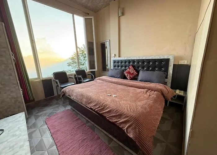 Hotel Sunrise Inn & Restaurant, Kanatal