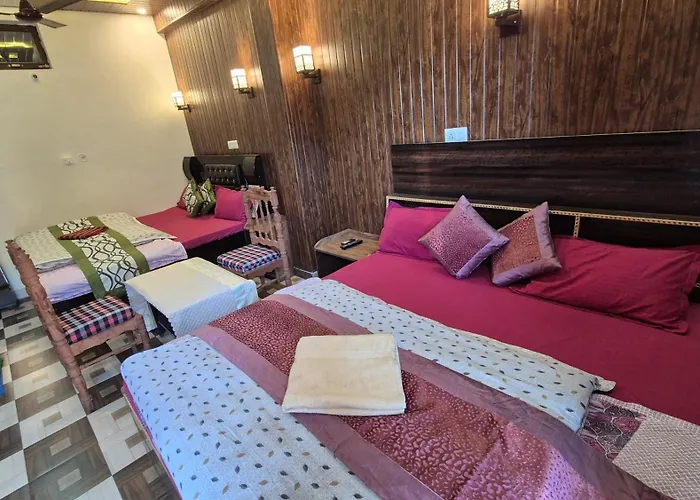 Bisht Hotel And Restaurant
