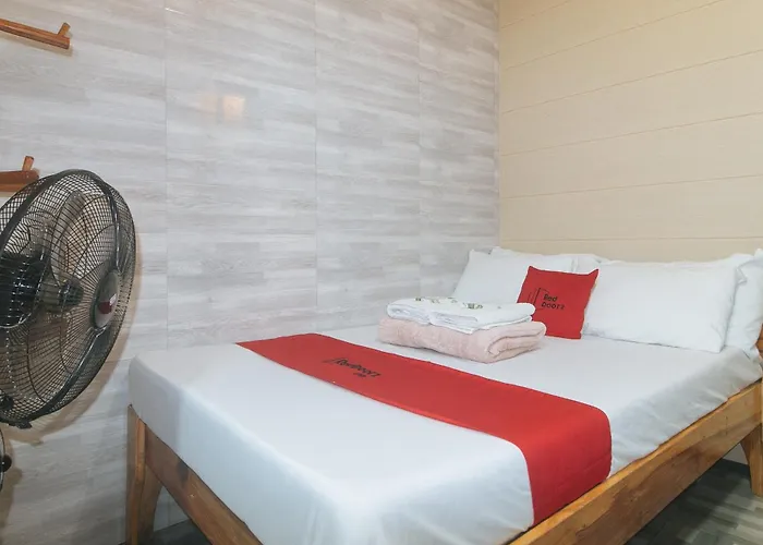 RedDoorz Hostel @ Faes Transient House