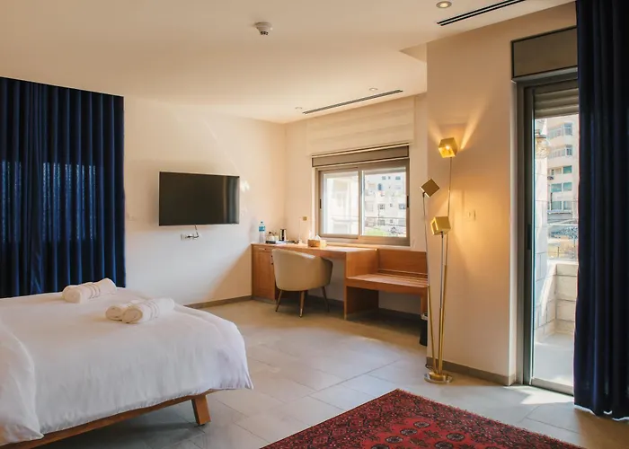 Dar Al Mauge Boutique Hotel With Outdoor Pool