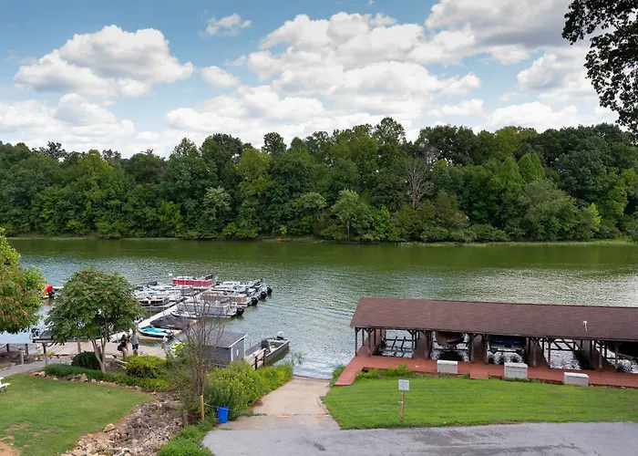 Boardwalk Hotel On Lake Anna By Kasa