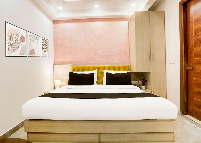 Super Townhouse Eden Garden Zirakpur