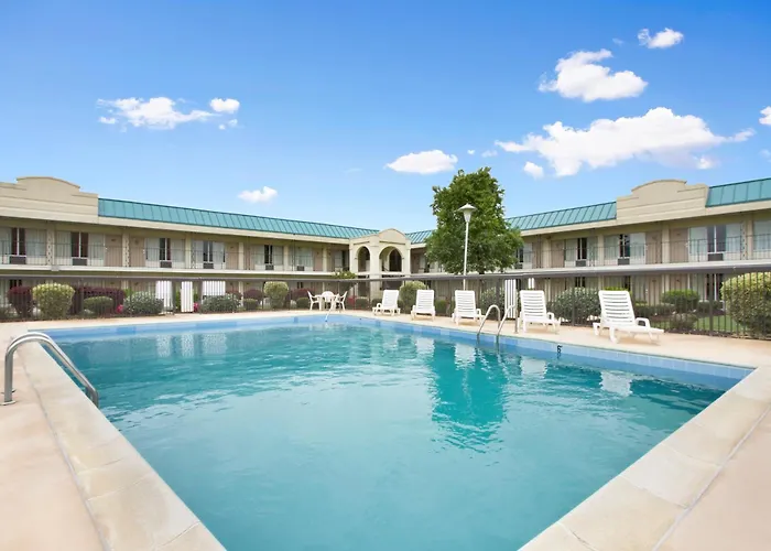 Baymont By Wyndham Emporia Va