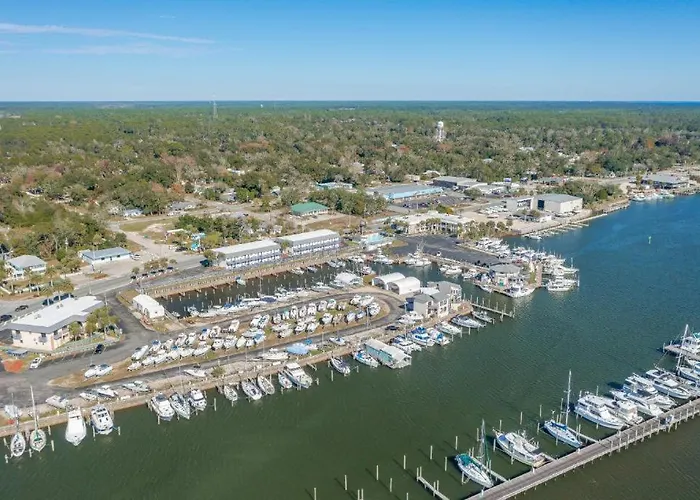 The Moorings Hotel And Marina Of Carrabelle