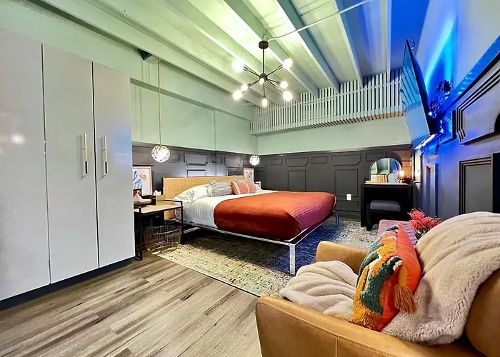 Double Rainbow Suites 24Th