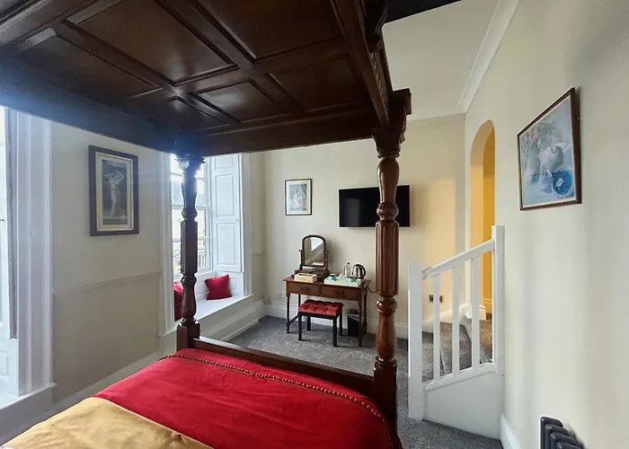 Community Owned Gwesty Owain Glyndwr Hotel