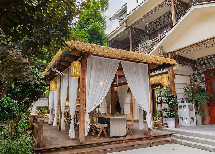 Dujiangyan Whispering Wind Hot Spring Resort Homestay