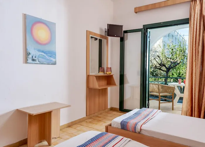 Odysseas Studios With Private Pool, Close To Tsilivi Beach