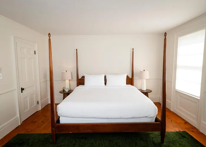 Buttonball Inn