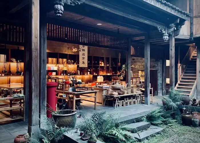 Tsingpu Tulou Retreat 青普文化行馆 南靖土楼店