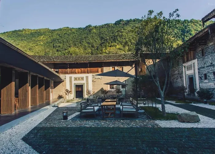 Tsingpu Tulou Retreat 青普文化行馆 南靖土楼店